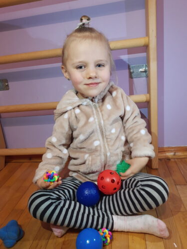 Pozwólmy Juli podnosić rączki do gwiazd! 3